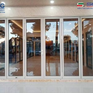 Hoàn thiện Thi công Cửa đi mở quay xếp trượt hệ 80 tại Bình Dương H80-001