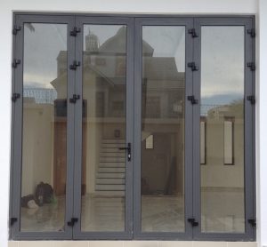 Cửa nhôm hệ kính cường lực chất lượng cao