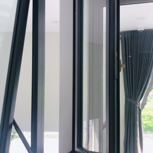 Cửa sổ mở quay lật hệ 65 tại Bình Dương CSM002