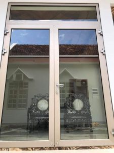 Nên chọn dùng cửa nhôm kính loại nào tốt?
