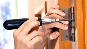 Cách sửa chữa cửa nhôm kính bị xệ đơn giản cùng chuyên gia