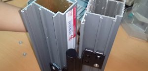 Cách tháo bản lề của cửa nhôm chi tiết nhất