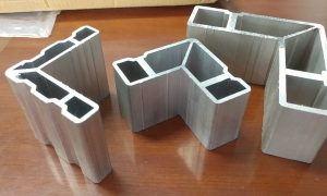 Sử dụng ke ép góc cửa nhôm Xingfa