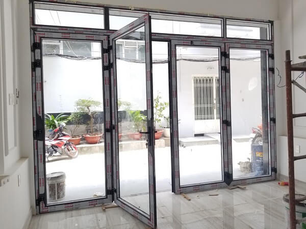 Nhận biết cửa nhôm Xingfa chính hãng qua tem bảo vệ